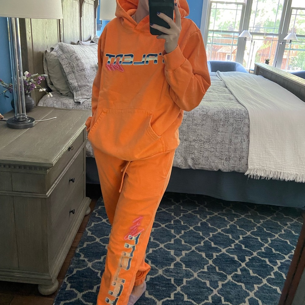 TALENTLESS SWEATPANTS